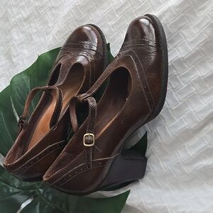 Nurture Scarlet Brown Leather T-Strap Mary Jane Women's Shoes